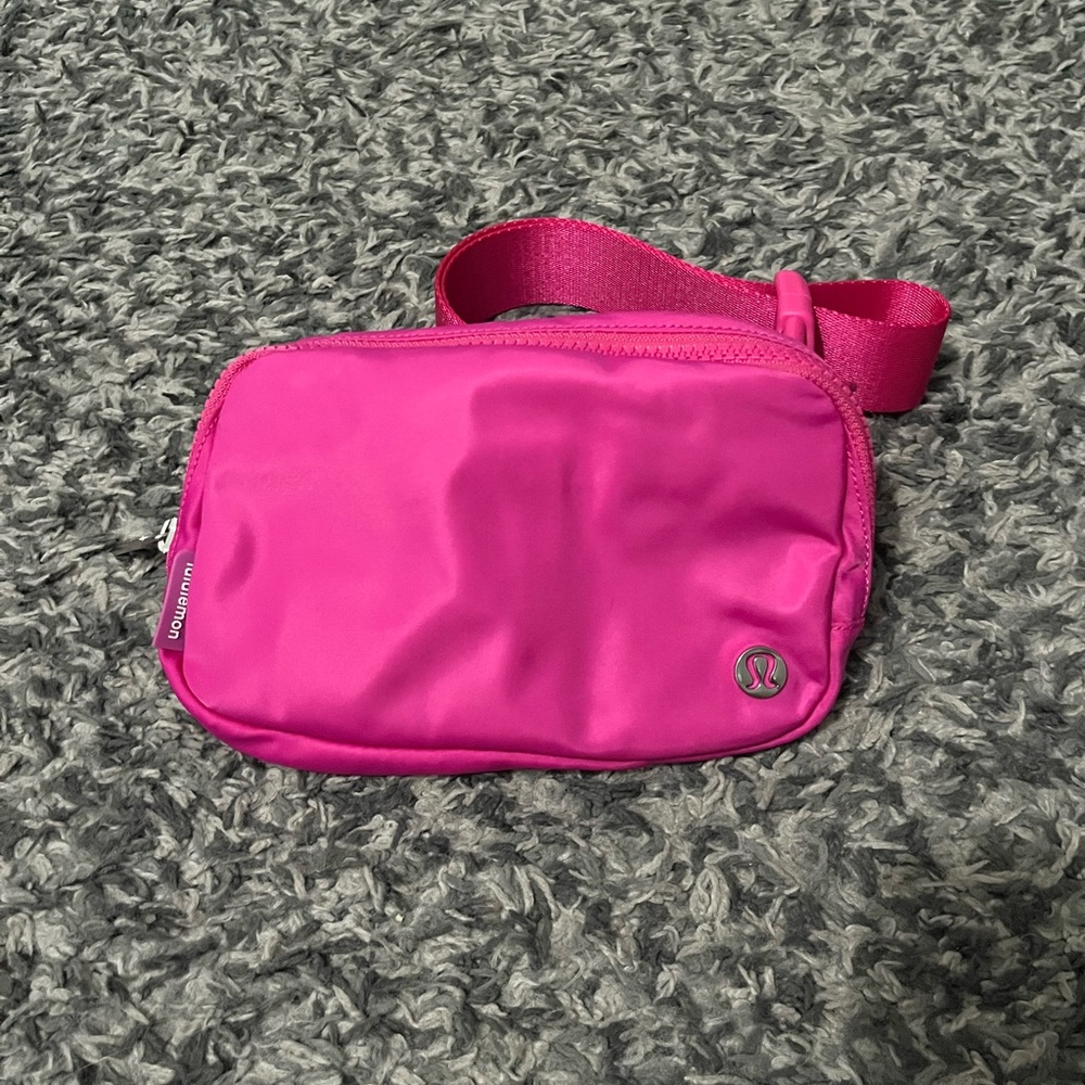 Lululemon NWOT Everywhere Belt Bag 1L Sonic Pink
